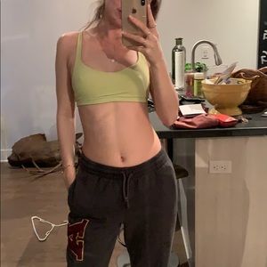 LULULEMON SPORTS BRA SIZE 4